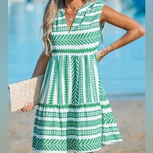EUC Cupshe V Neck Green And White Geometric Mini Dress